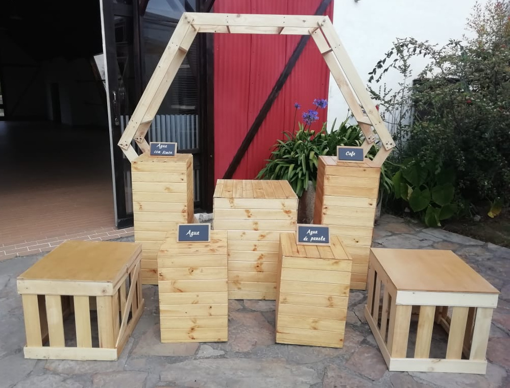 kit 5 Cubos Madera Natural
Principal 60x60cm
80CM Altura.
Alta 1,02 M Altura .41x41cm
Pequeña 58 CM Altura.41x41cm
$ 200.000
Estructura Hexagonal
Manejamos en
(Color Blanco y Color Madera)
$100.000 Alquiler
2.47cm Ancho
2.20m Alto
50cm Profunidad