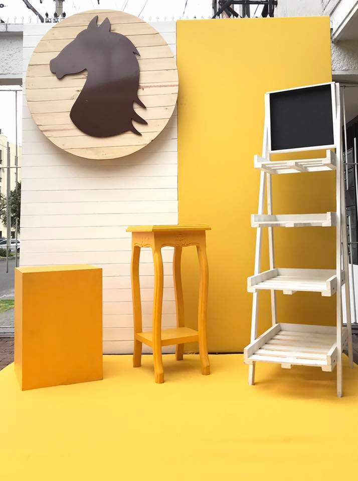 Escalera lineal 4 peldaños 
Color blanco
Alquiler $ 60.000