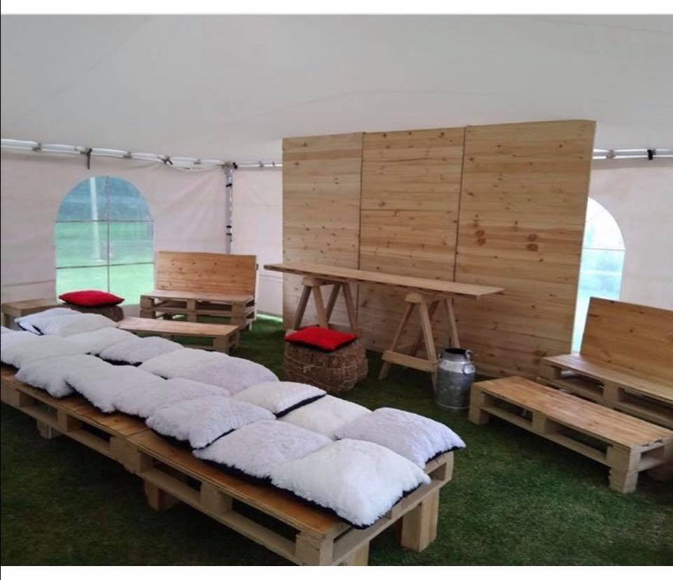 Cojines en tela felpudo
Color Blanco
44cm x 44cm
Alquiler $ 5.000
Precio Unitario