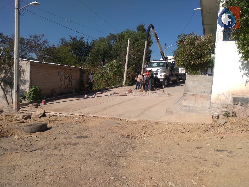 DESASOLVE DE POZO DE VISITA EN LA COL. LAZARO CARDENAS 1a. SECC. -- 1