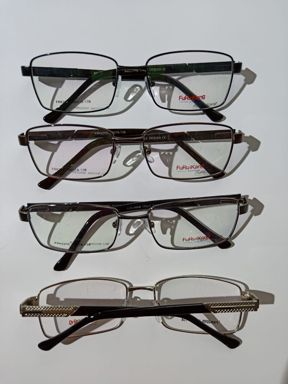 Modelo: FRK2205
Colores: Plateado, Gun, Gris y Negro