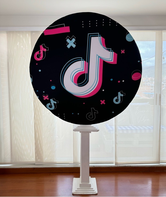 Circulo Efecto 3D Tematico
1.30m diametro x 2.20cm Altura
$80.000