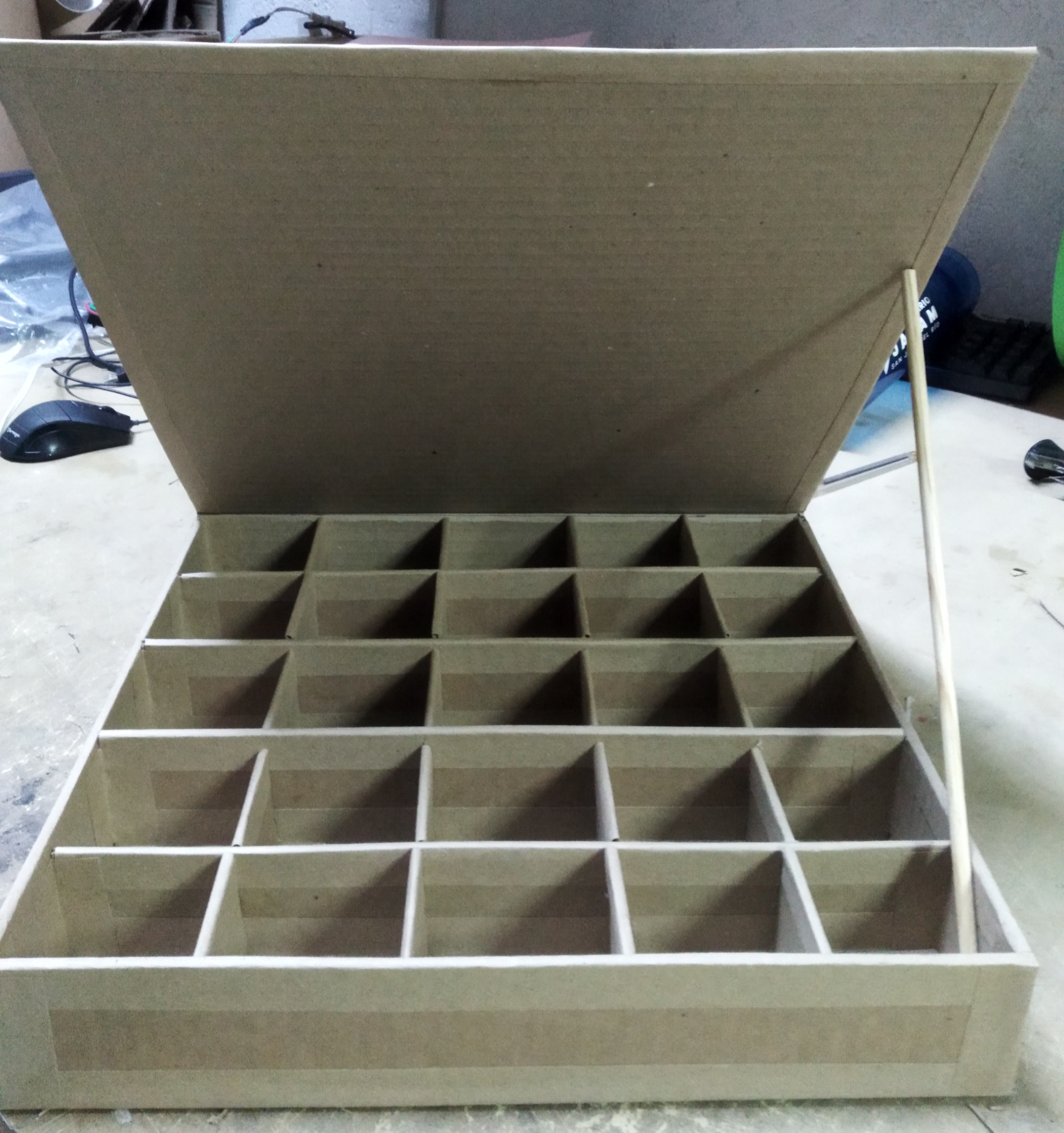 CAJA CON SEPARADORES