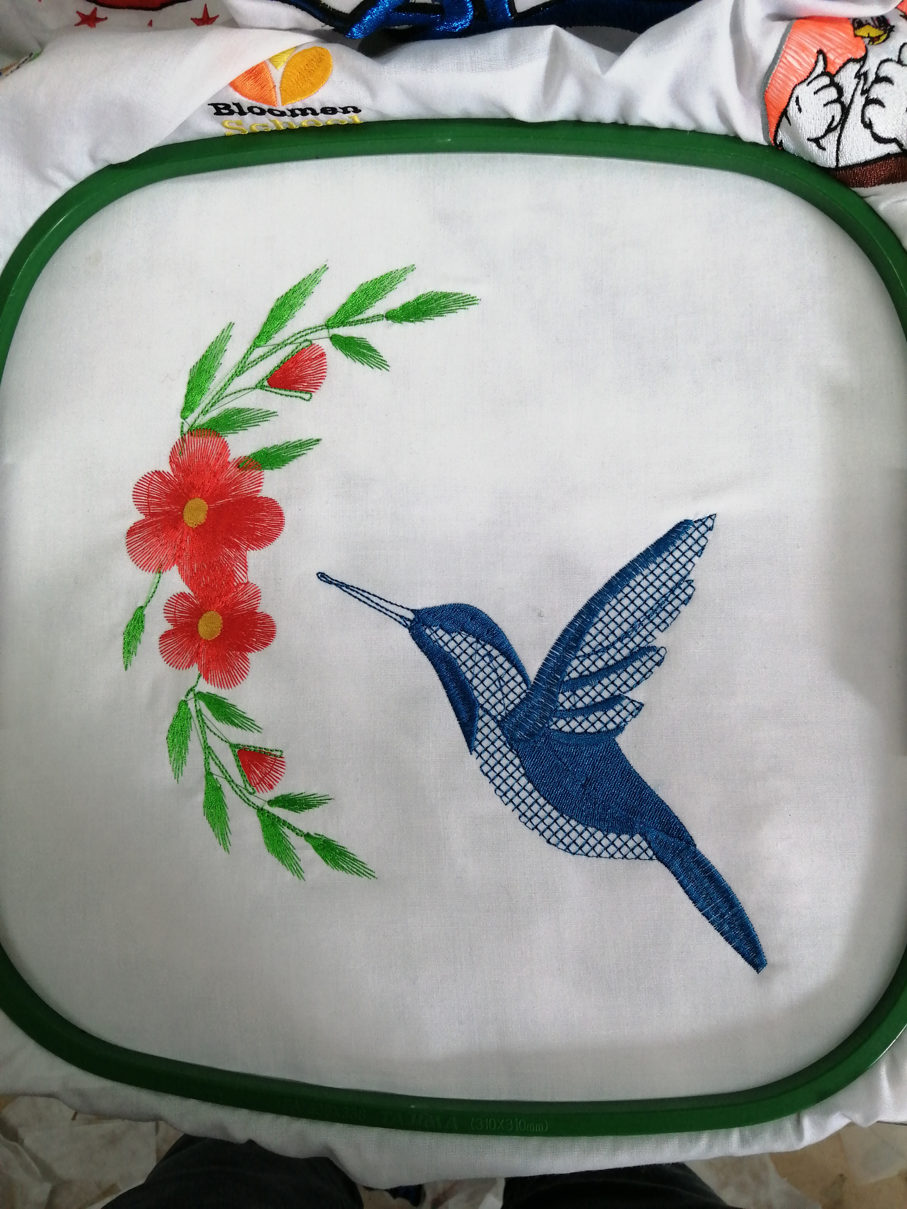 "BORDADOS ÚNICOS Y ARTISTICOS."
