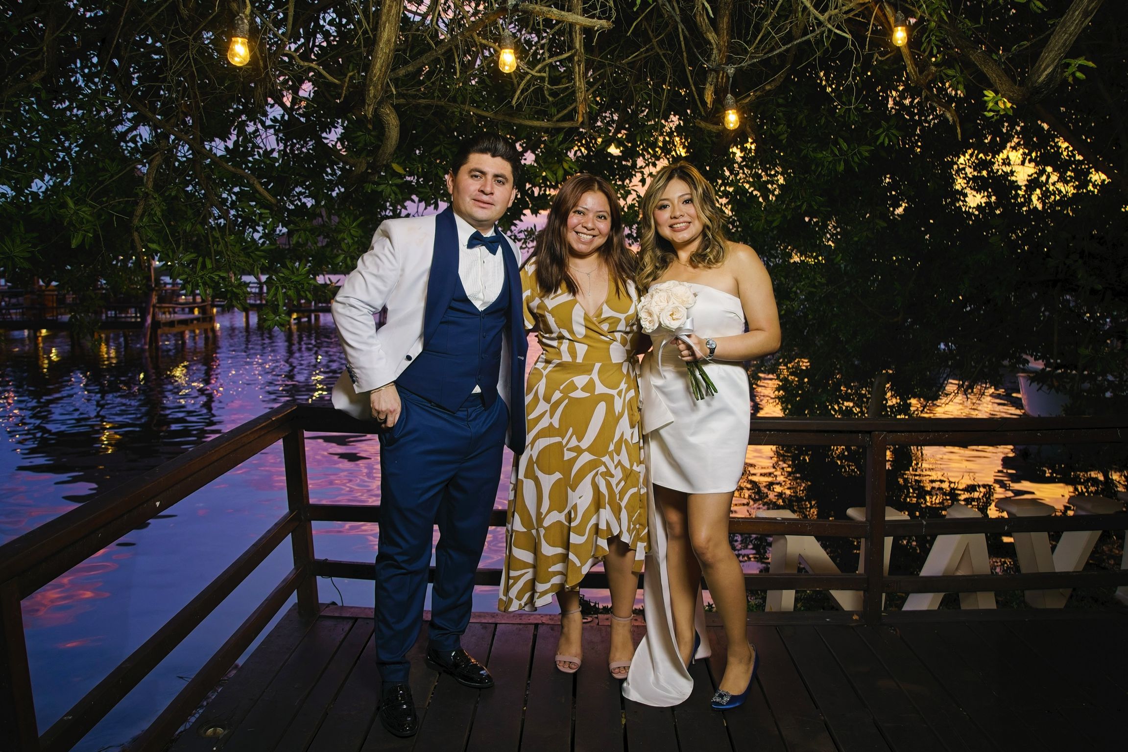 https://0201.nccdn.net/4_2/000/000/017/e75/luxartifices-wedding-navios-cancun-bride-and-groom-sunset045.jpg