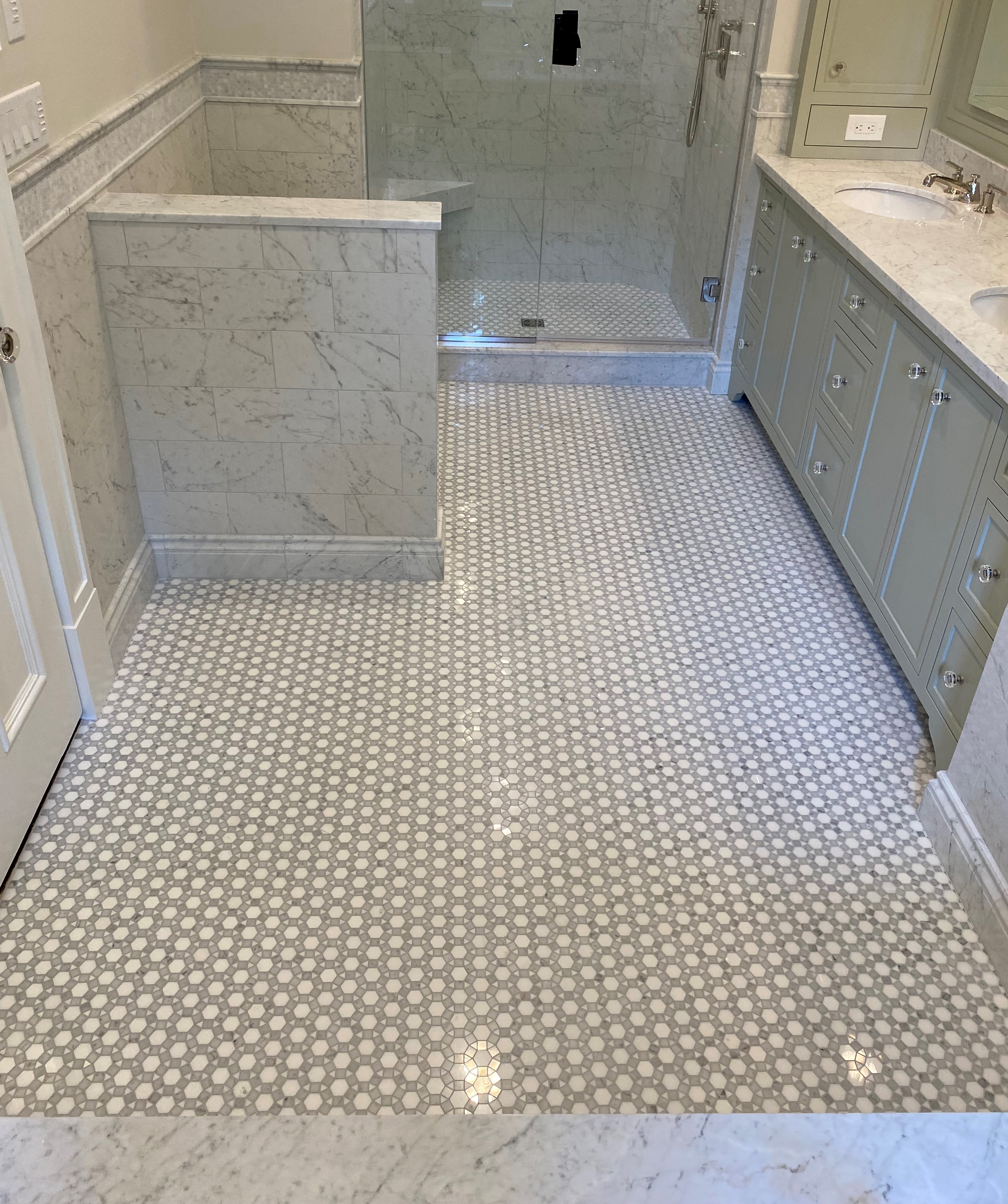 https://0201.nccdn.net/4_2/000/000/017/e75/master-bath-tile.jpg