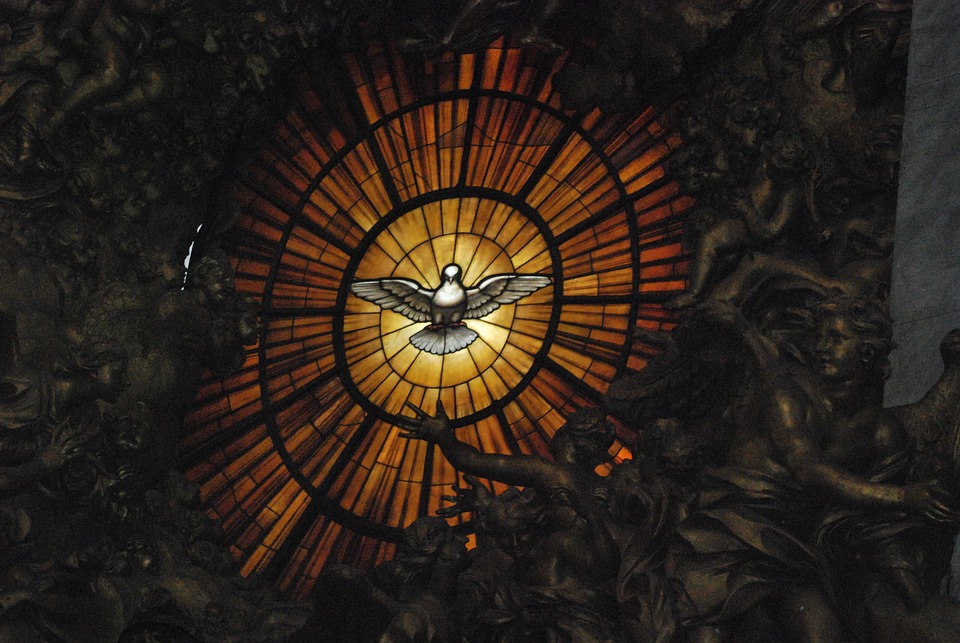 https://0201.nccdn.net/4_2/000/000/017/e75/stained-glass-window-2470020_960_720.jpg