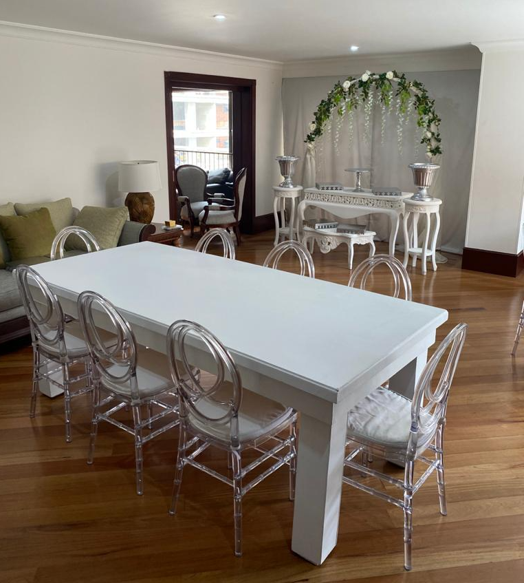 Mesa Rectangular de Madera Blanca
Medidas: 2.20m x 1m
$90.000
SIN SILLA