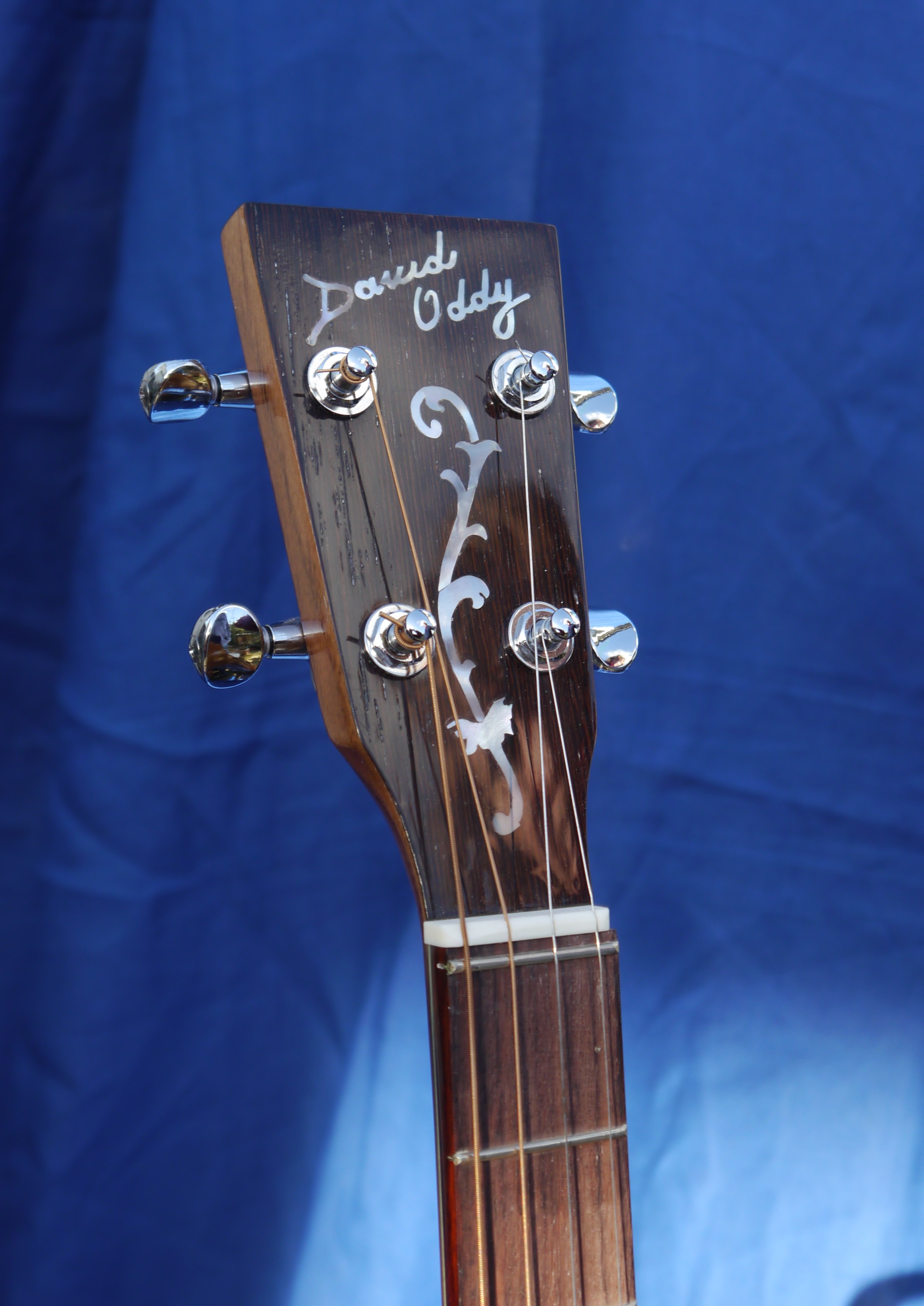 Martin style peghead shape.
Not our standard one of many alternatives