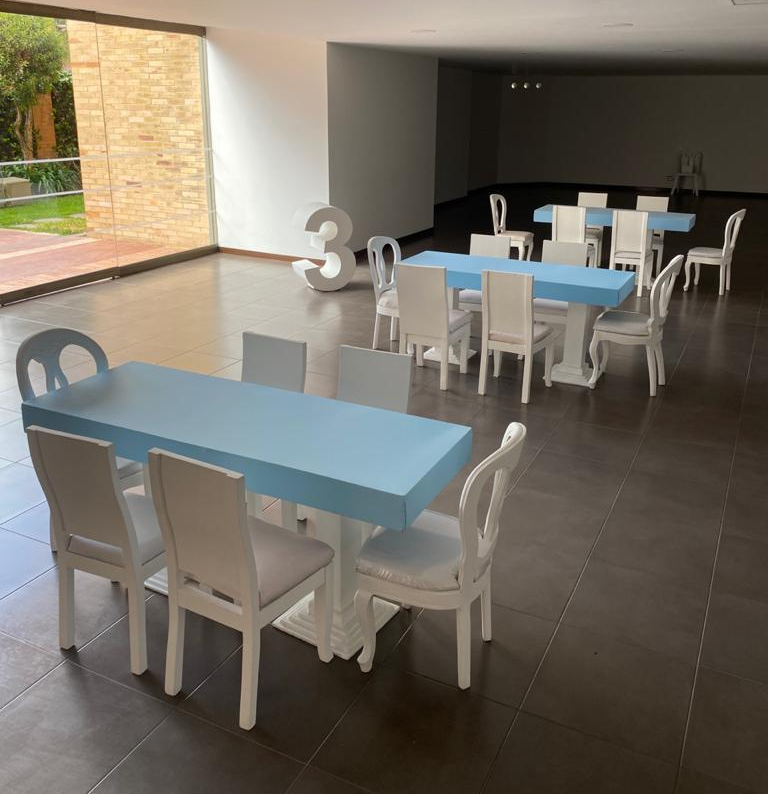 Mesa Para 6 Niños tapizada +
6 sillas napoleón
Alquiler $92.000
MEDIDA
55CM ANCHO
1.50M LARGO