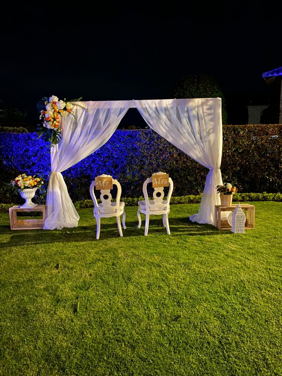  Arco de madera Sin velo 
 2.20m altura x 3m de ancho 
190.000 pesos sin velo