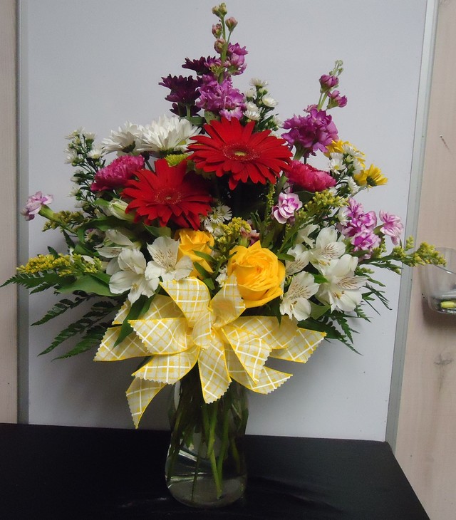 (20) "Designer's Choice"
"Fresh" Mix Vase
$75.00