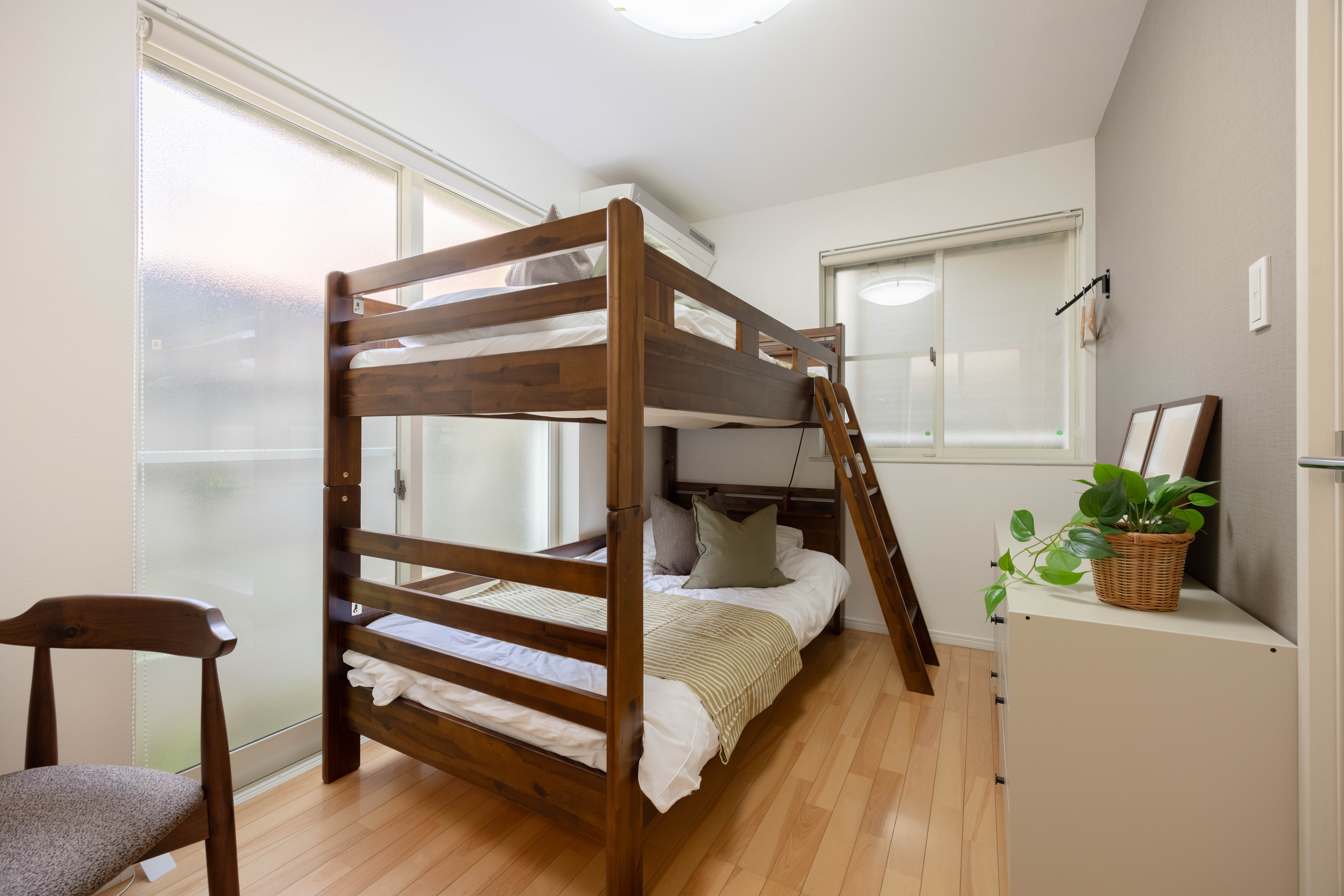 Two Twin Beds (Bunk)