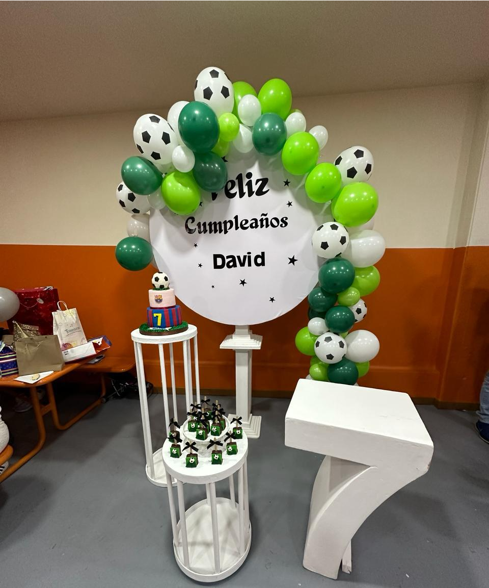 Circulo Efecto 3D Blanco con Caballete
1.30m diametro x 1.55cm Altura
$60.000
Mensaje Personalizado
$ 70.000
(SE ADAPTA AL COLOR QUE GUSTE