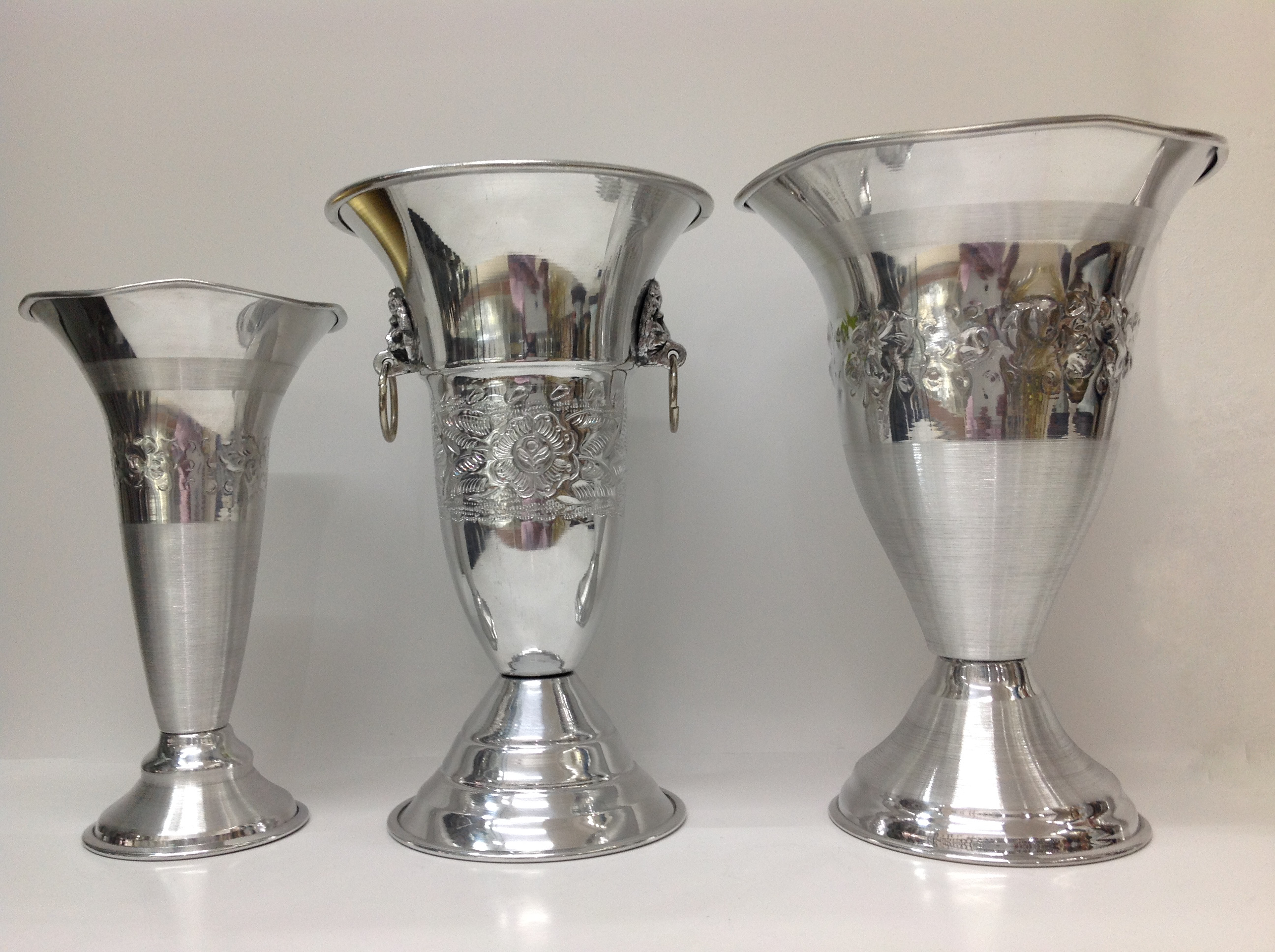 FLOREROS DE ALUMINIO 25CM, 30CM.