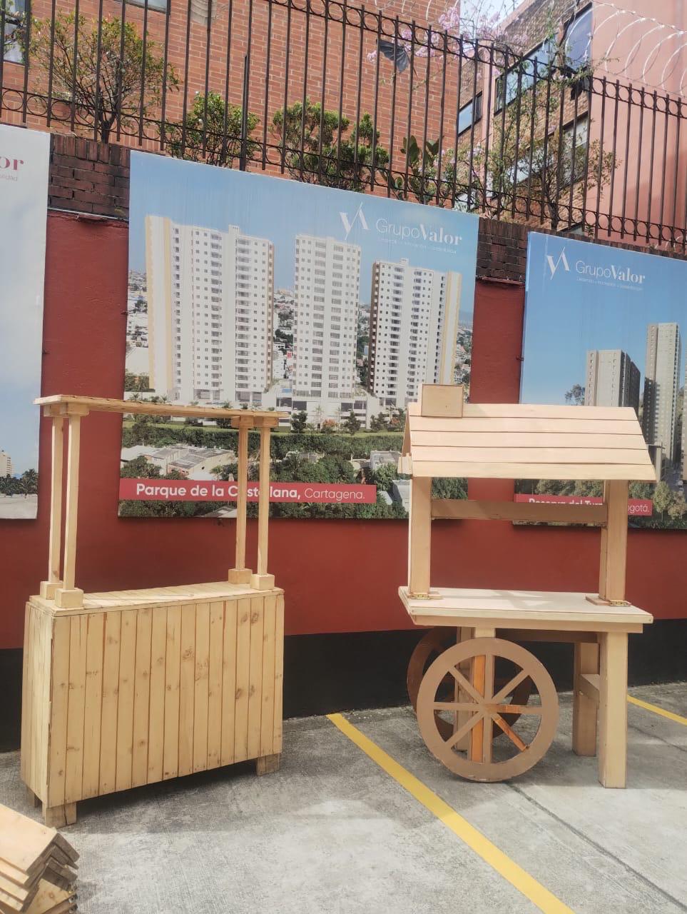 Estación de Bebidas
2.20m Altura Total
1.28m Ancho 
48cm de Profundidad  
$160.000
Carreta de Madera Natural 
Medidas: 1.24cm X 2.18cm
$160.000