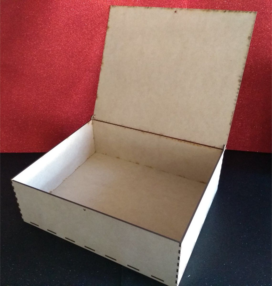 Caja con Tapa
24 x 18 x 11 cm $120.00