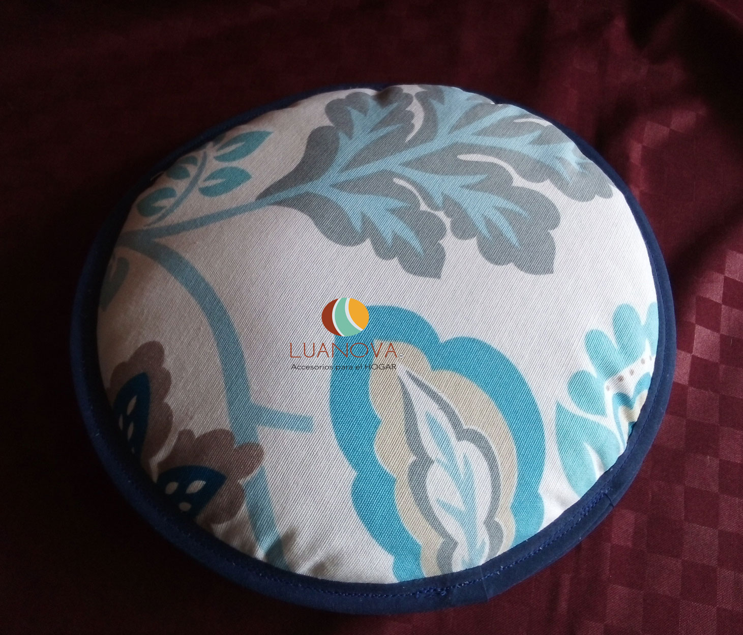 Puedes calentar las tortillas en estufa, comal y guardarlas en nuestro tortillero, las mantendrá calientes por más tiempo