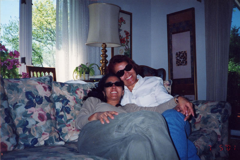 Mi mamá y yo en casa de la Tía Veva. Diciembre de 2000