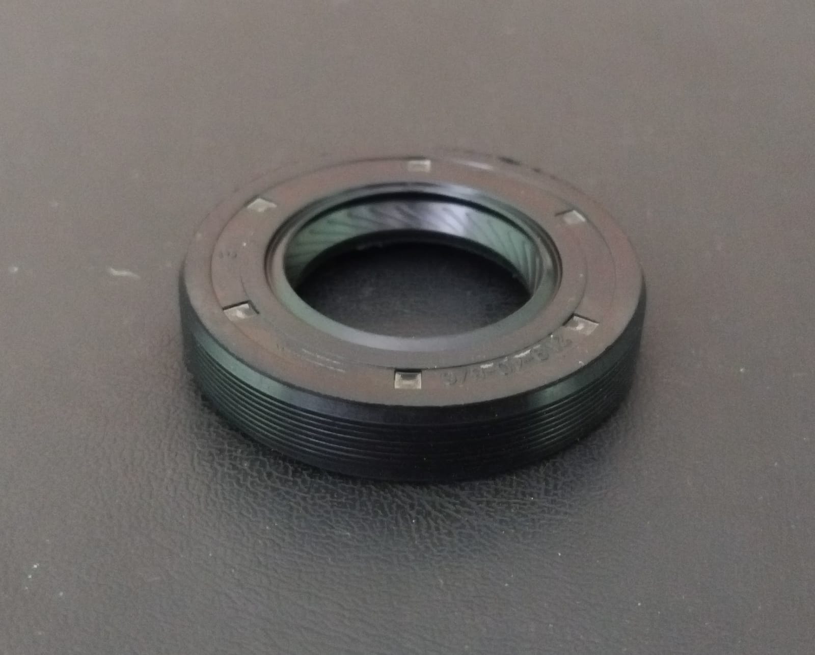 JETTA A3
MOTOR 1.8
RETEN FLECHA DE MANDO
20.38 DIAMETRO INTERIOR
$30
