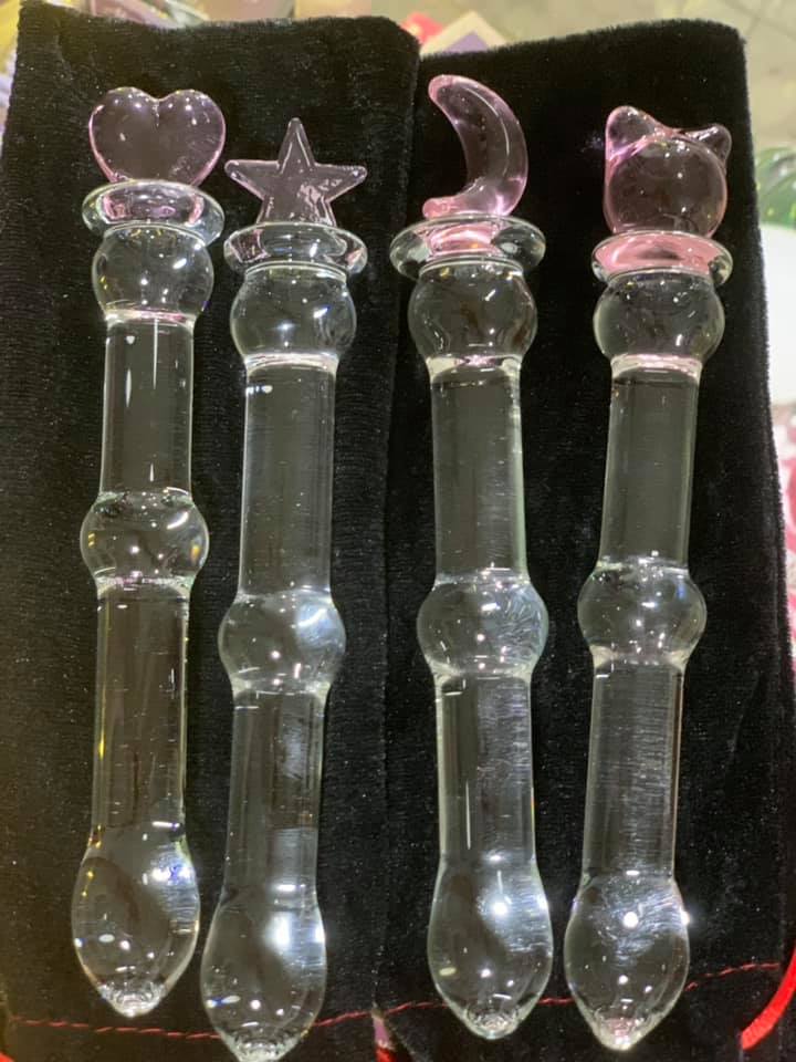 DILDOS ANALES EN VIDRIO VARITAS MAGICAS MOON, HEART, STAR, BEER
$ 50.000