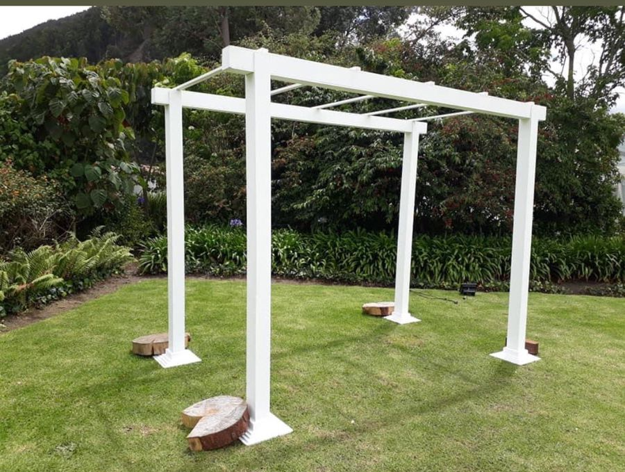 Pérgola de 4 columnas 
Medidas : 3.20m de largo
2.20 de Alto
 $300.000