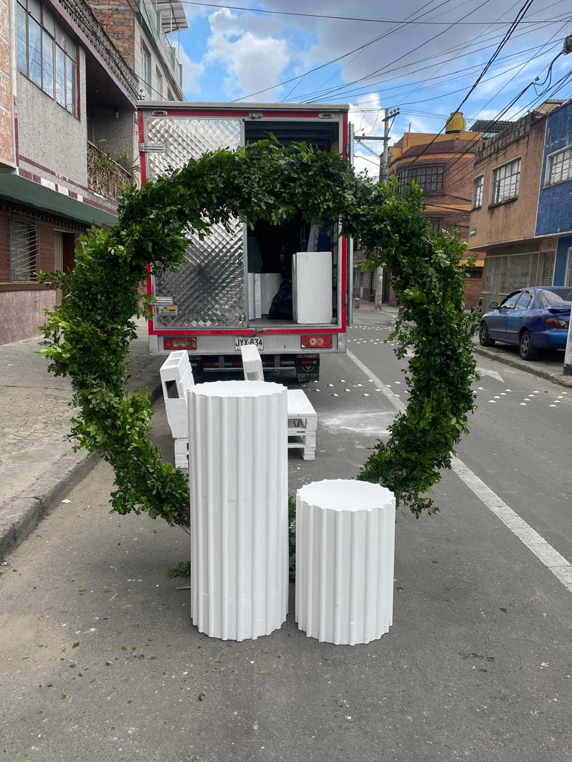 Cilindros con Textura
Mediana 40, 5D X 1,02 M Altura
Pequeña 40, 5D X 58 CM Altura.
$60.000