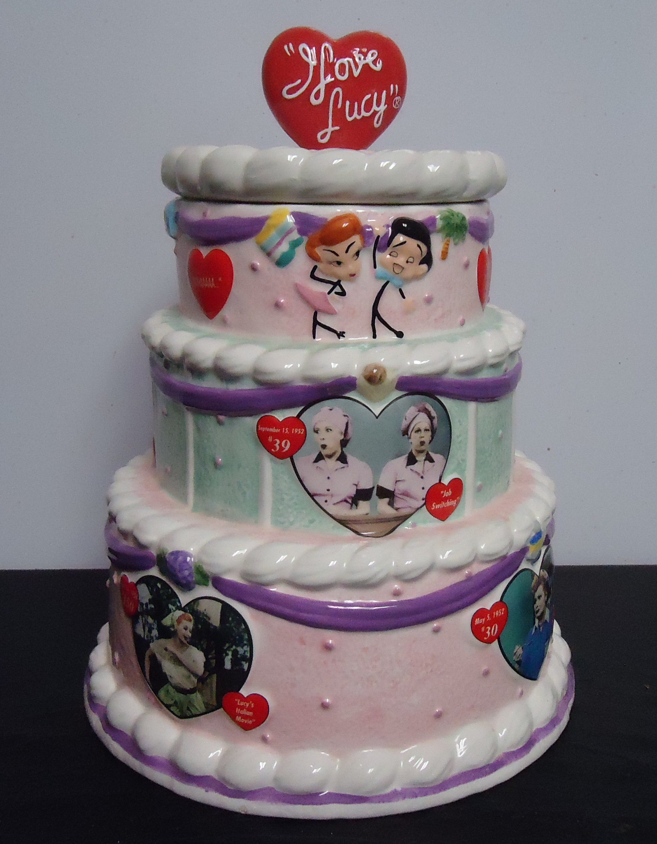 (16)  "Limited Edition" I Love Lucy
Cookie Jar
$135.00
