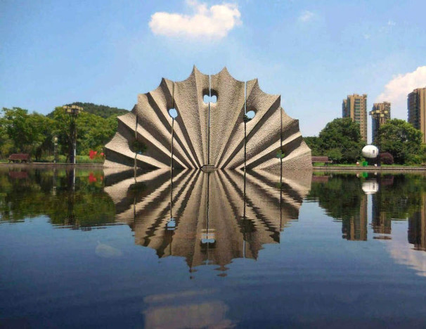 Sunshine- Pink granite - H. 400x800x70 cm. Citizen Park - Taizhou - Zhejiang- China 