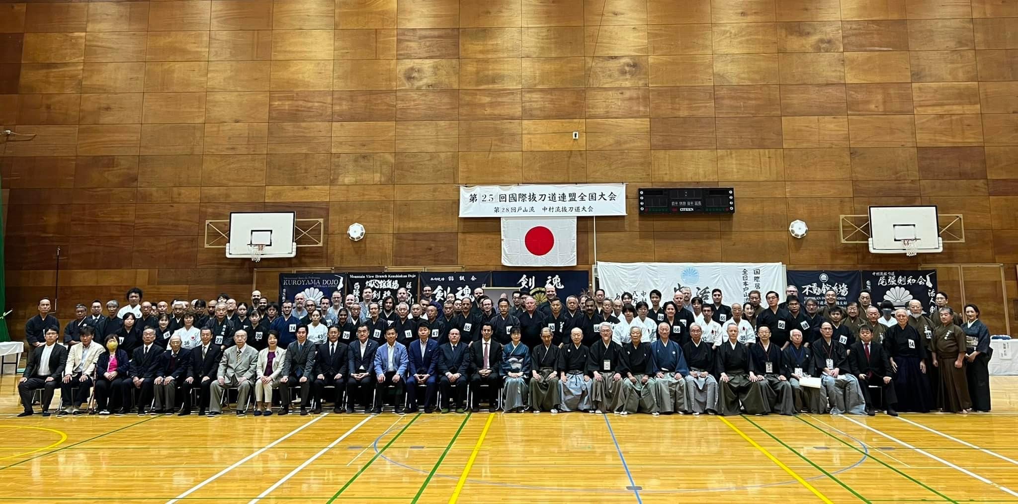 Taikai attendee picture with guests, judges and participants.