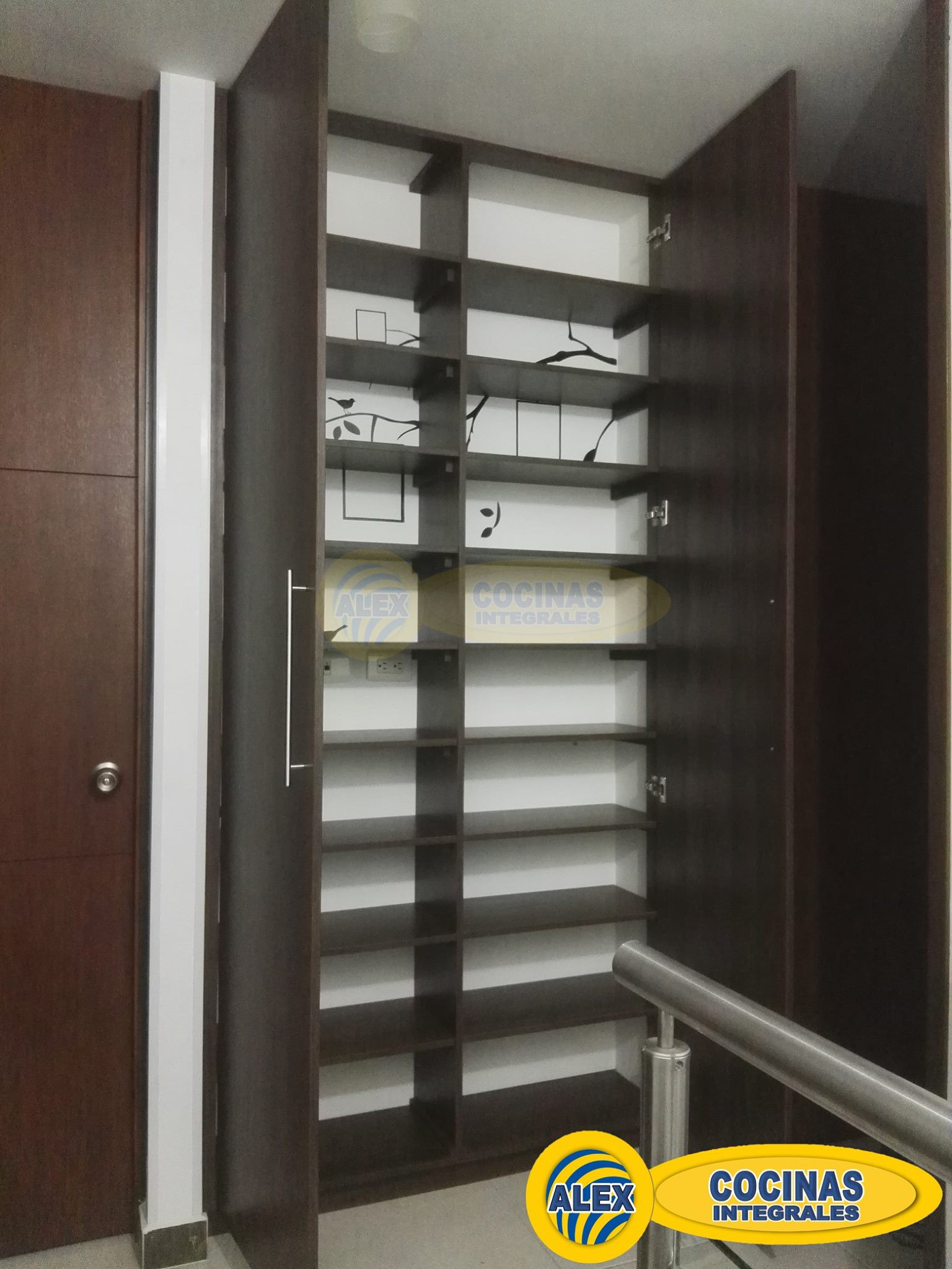 Closet-Zapatero color Amaretto