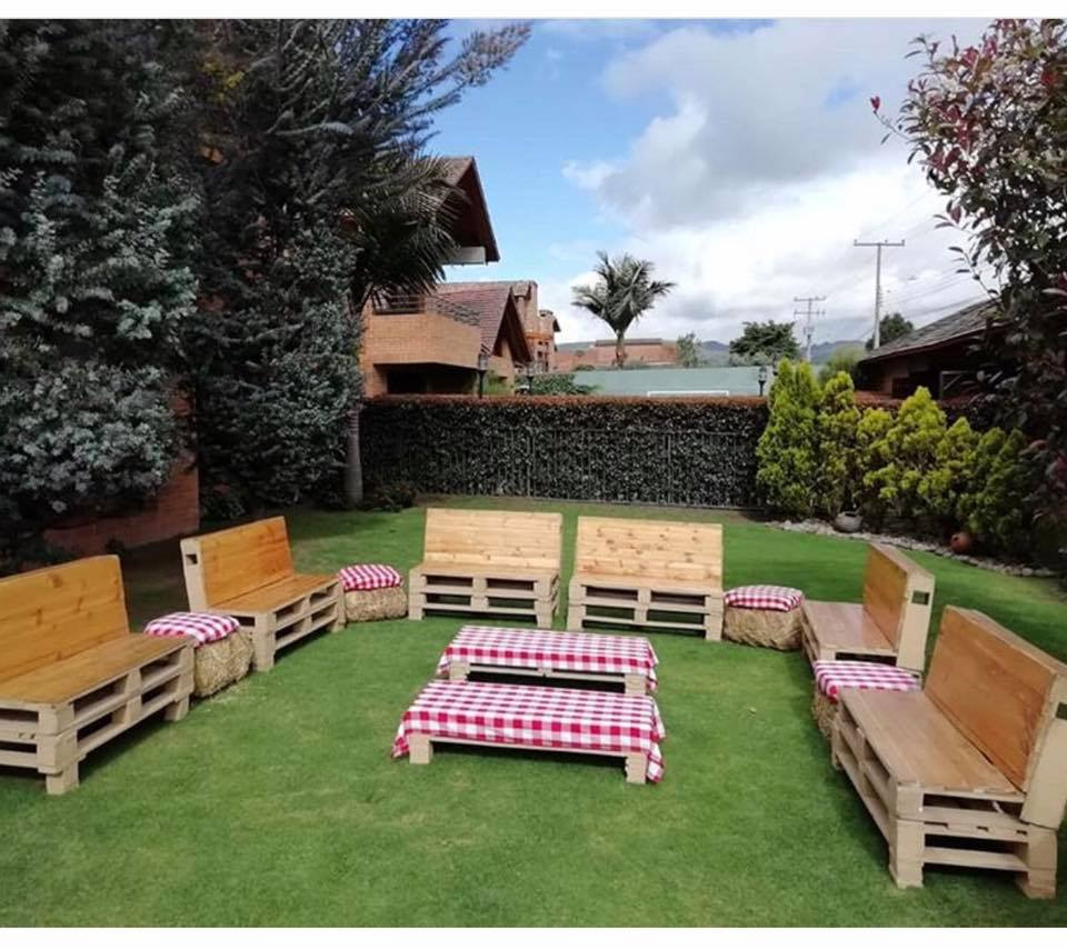 Mueble Estilo Picnic 
$50.000
1.17cm Ancho
63cm Profundidad
88Acm Alto