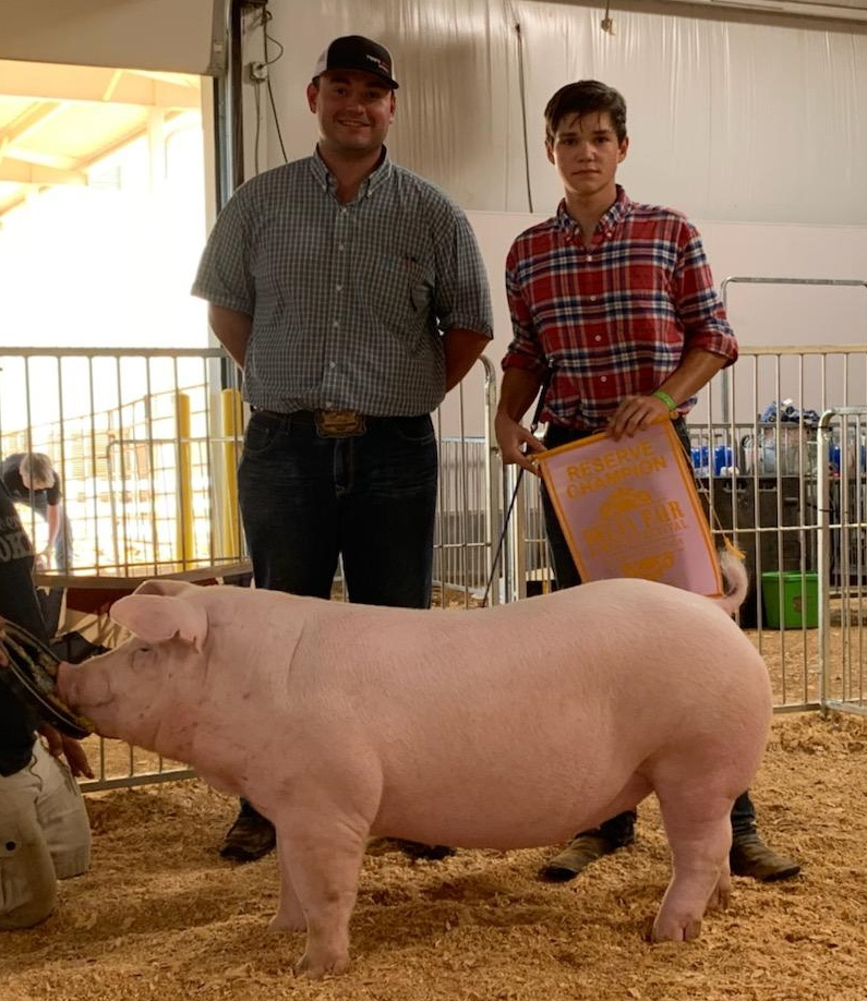 Matt Roach & Gracee Woods
2019 Delta Fair & Music Festival
Reserve Champion Chester Gilt
 (Day 1)