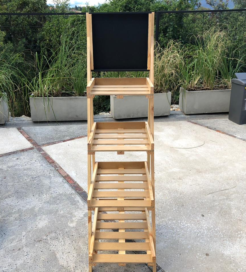 Escalera lineal 4 peldaños
Color Madera
Medinas: 160cm de Altura
45cm de Ancho
Alquiler $ 60.000