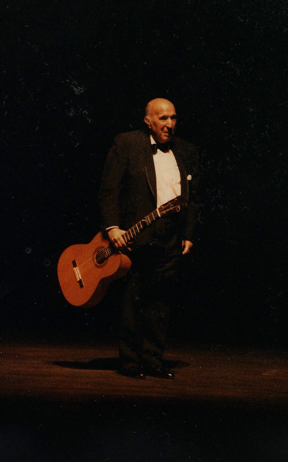 https://0201.nccdn.net/4_2/000/000/023/130/CARLOS-MONTOYA-952x1525.jpg