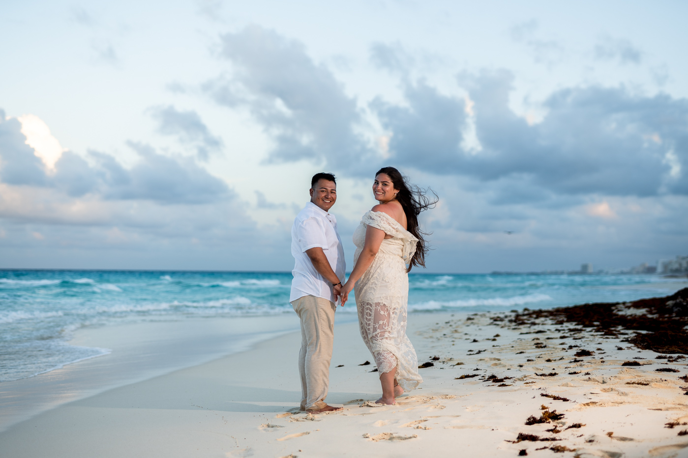 https://0201.nccdn.net/4_2/000/000/023/130/romantic-mariachi-proposal-in-cancu%CC%81n099.jpg