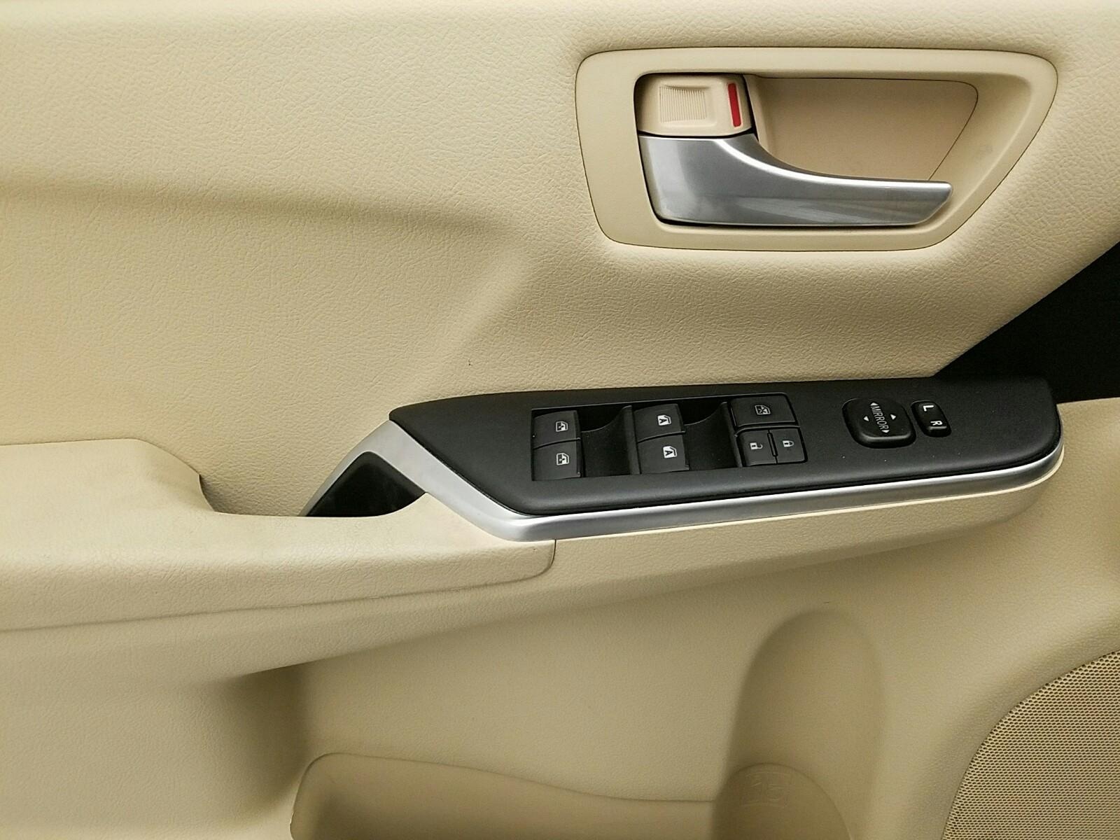 DRIVERDOORPANEL