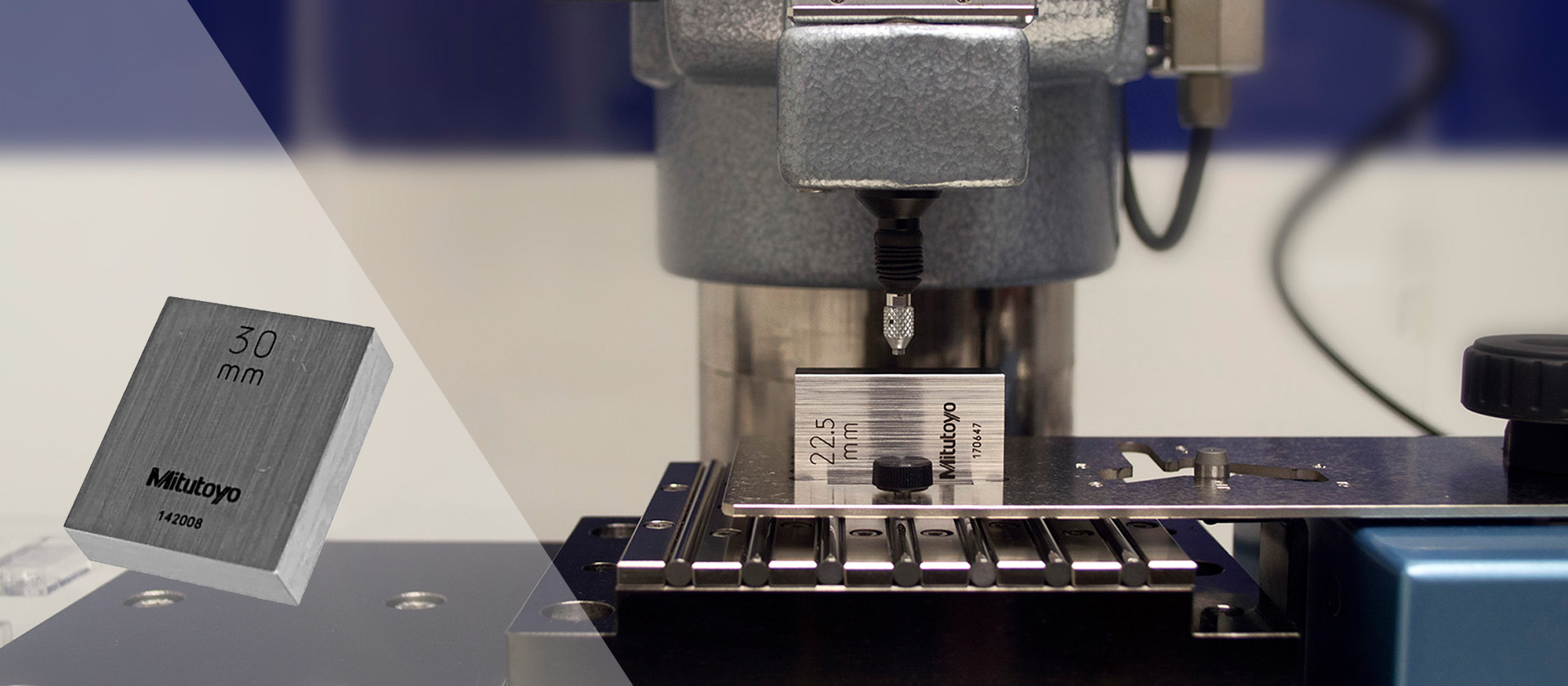 Bloque de calibración Mitutoyo de 30 mm y 22.5 mm en máquina de medición. Bloque de calibración Mitutoyo de 30 mm y 22.5 mm en máquina de medición.