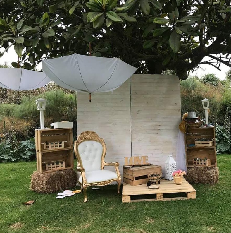 2 Paredes de madera Natural
+ 5 guacales + 2 henos
+ 1 silla isabelina
$250.000