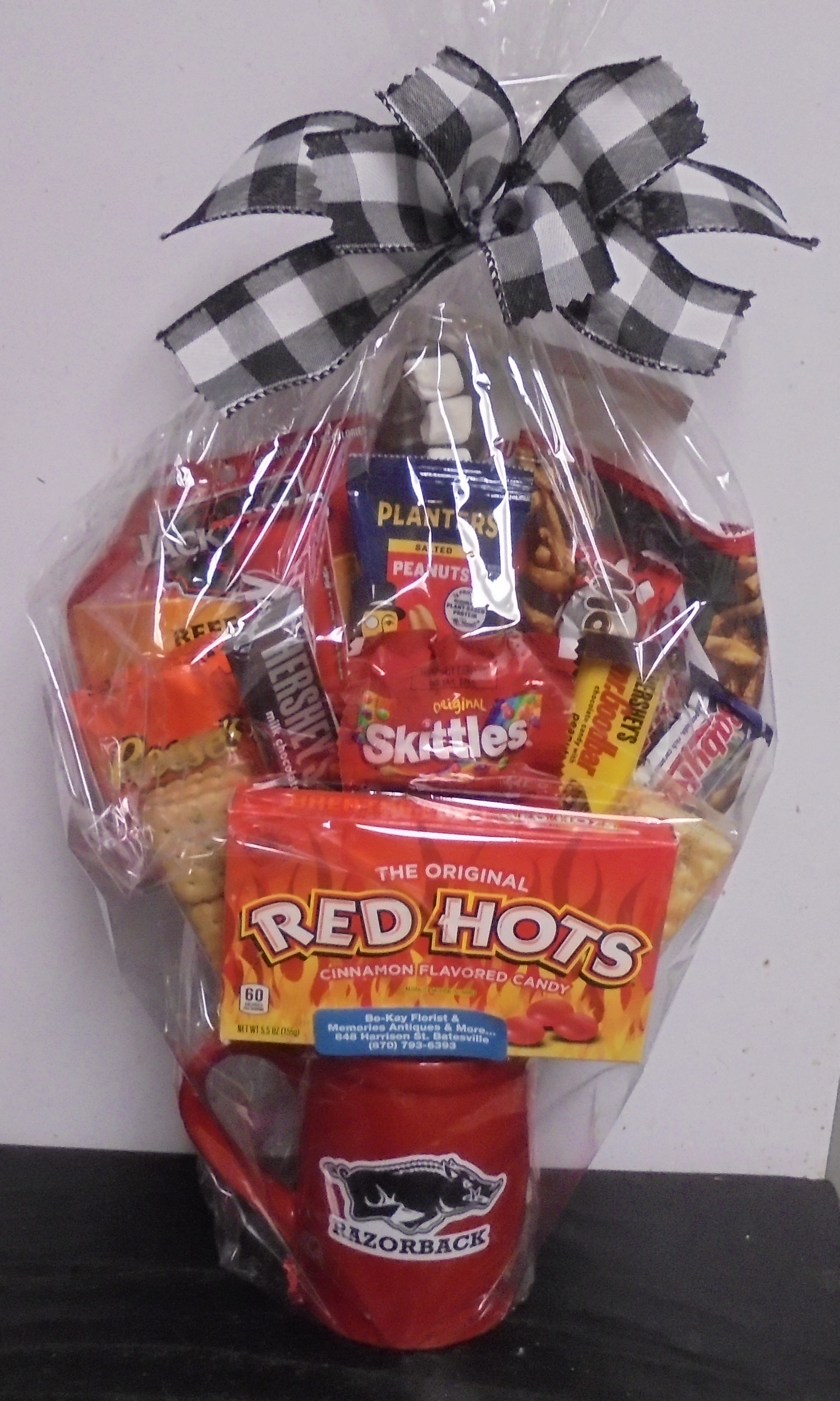 (12) "Razorback" Mug Candy Bouquet
$40.00