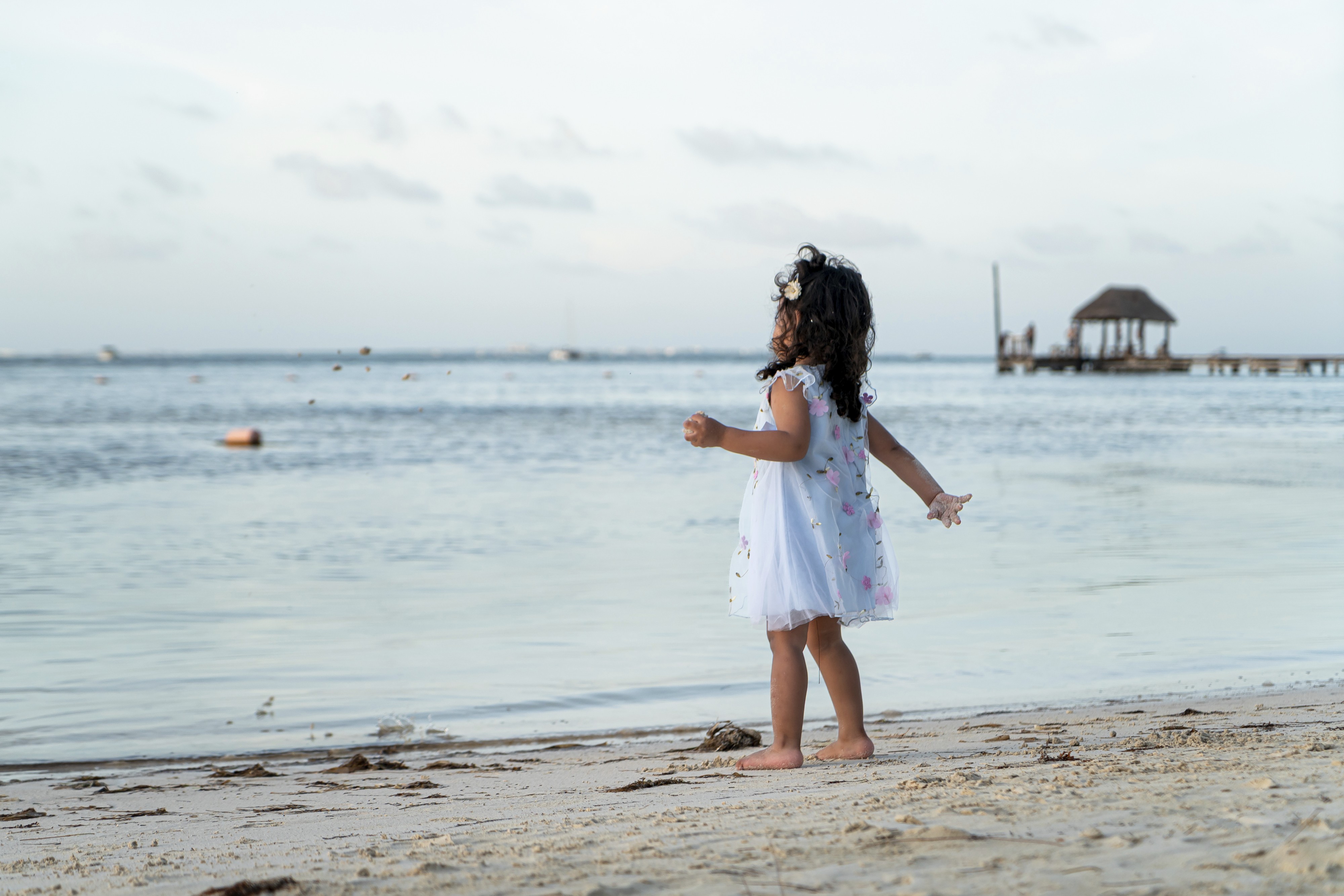 https://0201.nccdn.net/4_2/000/000/024/ec9/luxartifices-riviera-maya-beach-family-photos0028.jpg