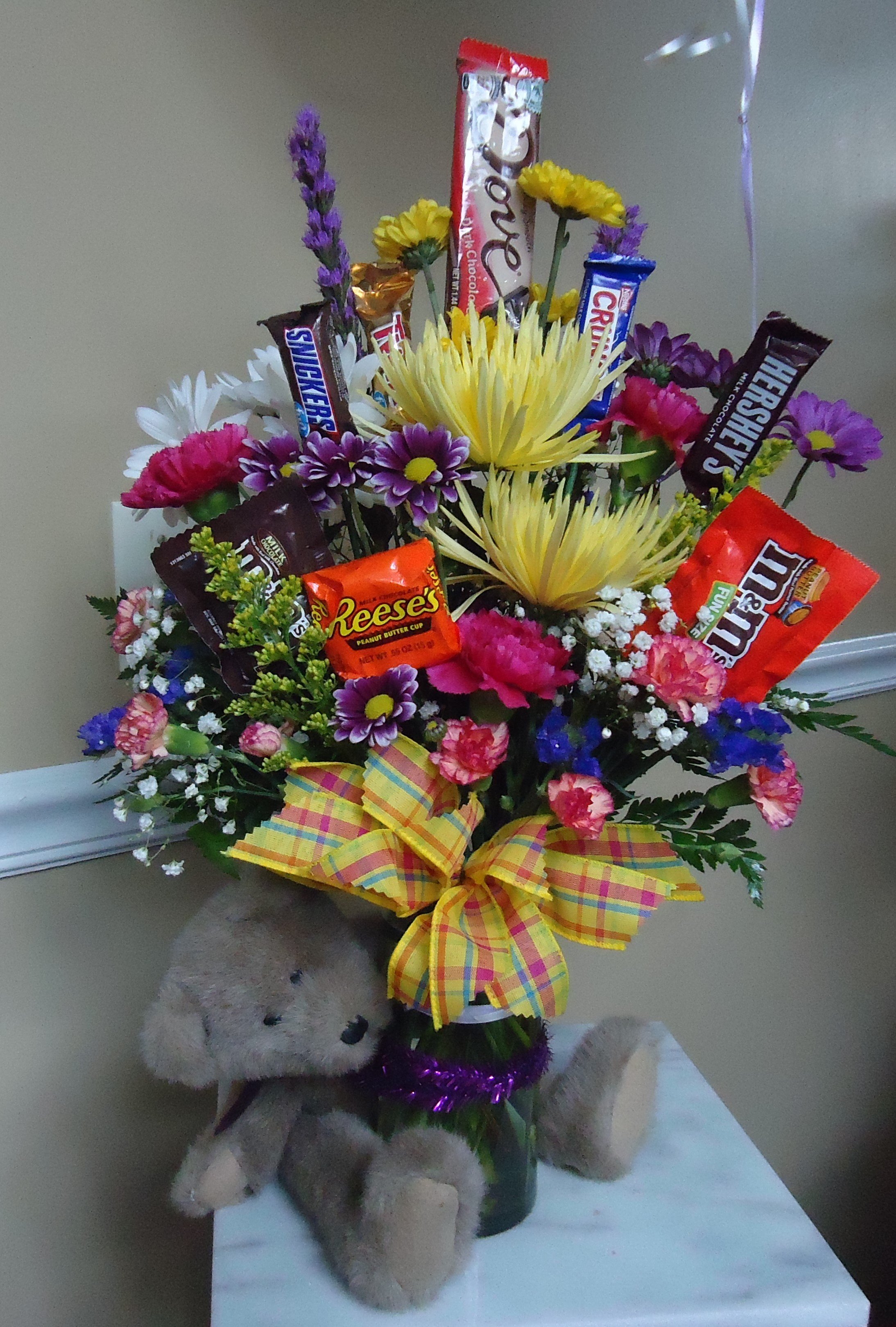 (13)  "Fresh" Mix Vase W/ Candy
& Stuffed Animal
$100.00