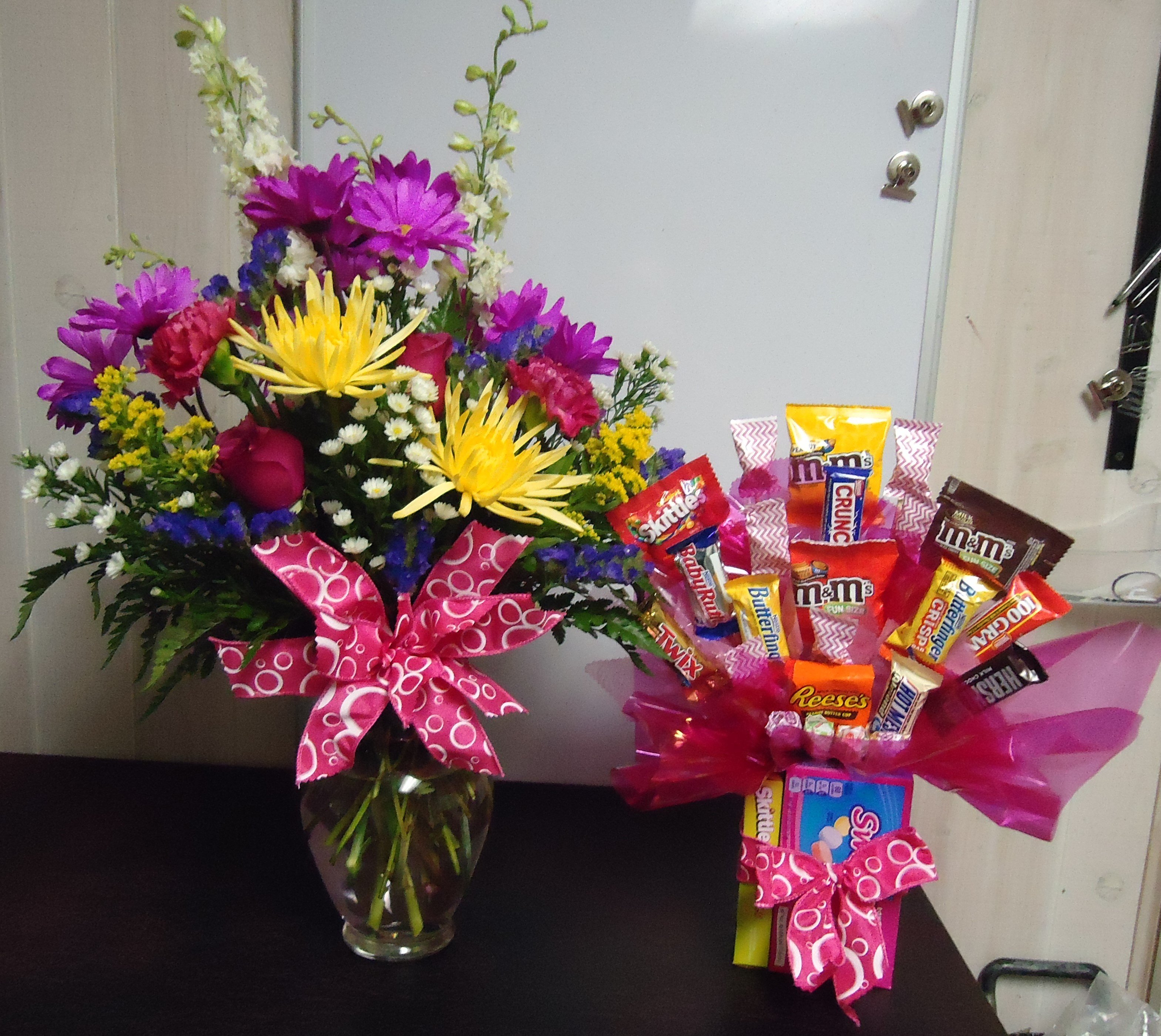 (17)  "Fresh" Mix Vase
W/ Candy  Box Bouquet
$100.00
(Need 24-Hour Notice)