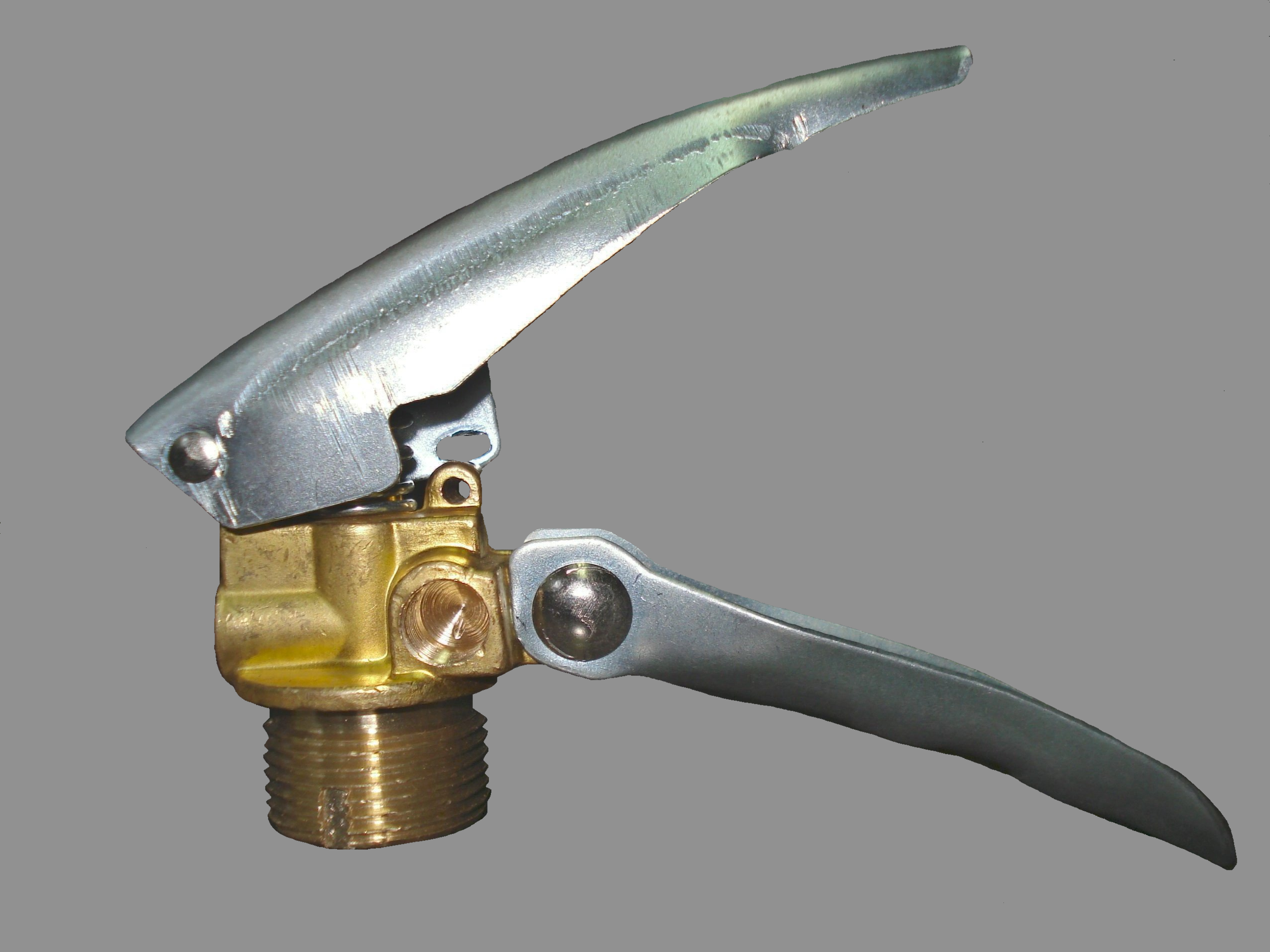 VALVULA LATÓN PLUS 1, 2 Y 4.5 KG