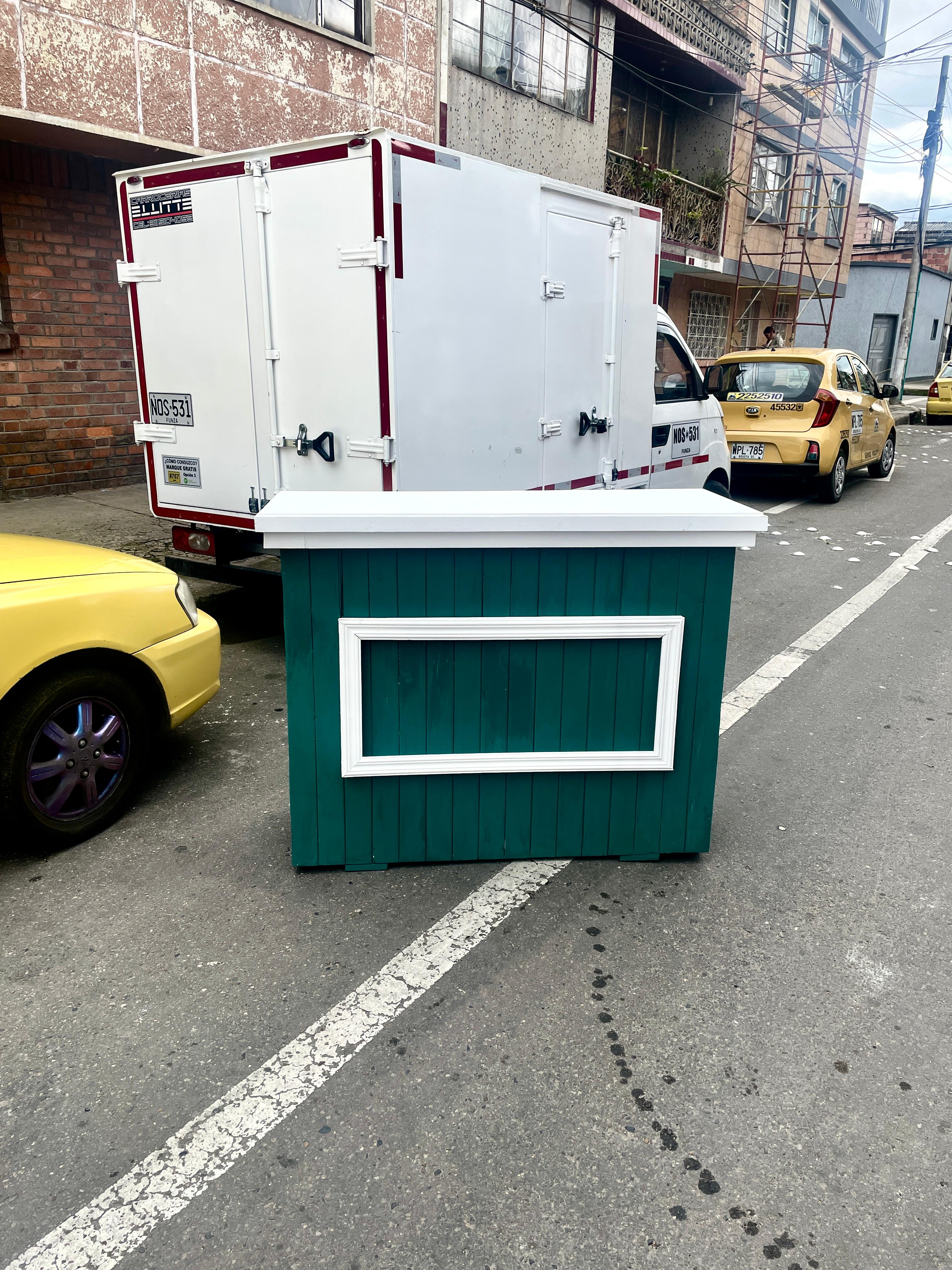 Modulo de Barra verde Pistacho
Mesa solo interior
 1.03M Alto
45cm Profundidad
1.27M Ancho
$150.000
 Alquiler