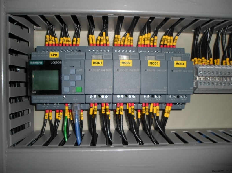 https://0201.nccdn.net/4_2/000/000/038/2d3/1.-LOGO-8-SIEMENS-Controlador-b--sico-con-puerto-ethernet-y-webserver-embebido-801x598.jpg