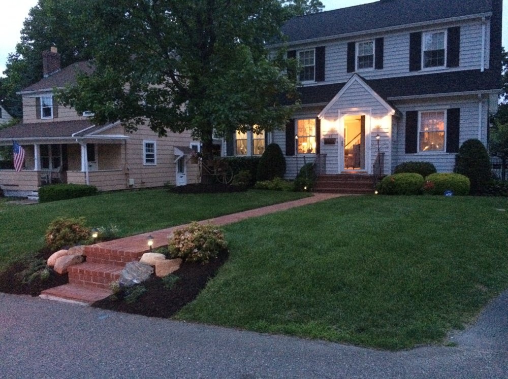 https://0201.nccdn.net/4_2/000/000/038/2d3/11-ResidentialLawn-1000x747-1000x747.jpg