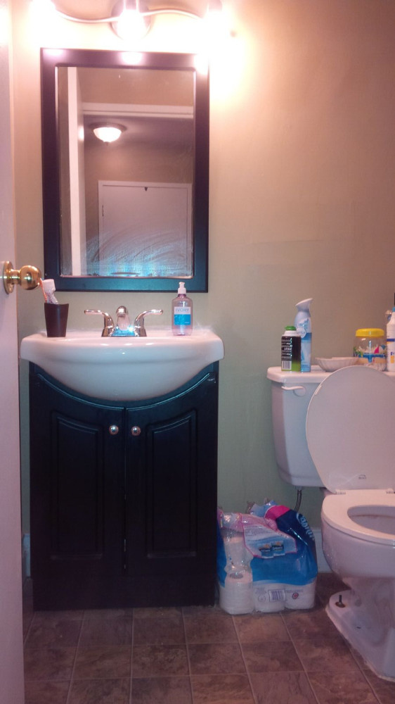 108 Coldbrook #9 Bathroom