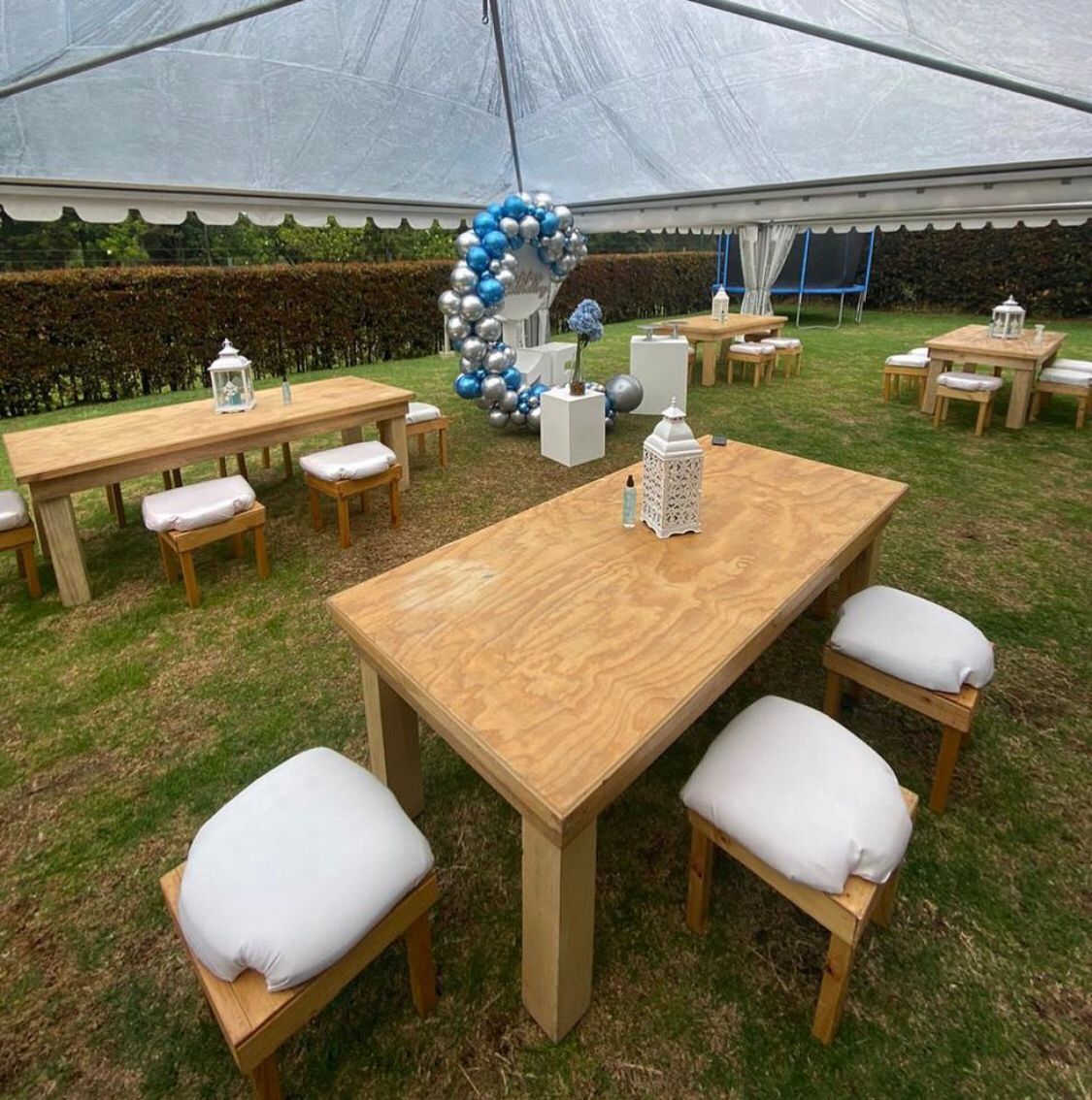 Mesa Rectangular de Madera
+ 10 bancas color natural
Medidas:
2.20m x 1m
$150.000
Cojin Duro $5.000