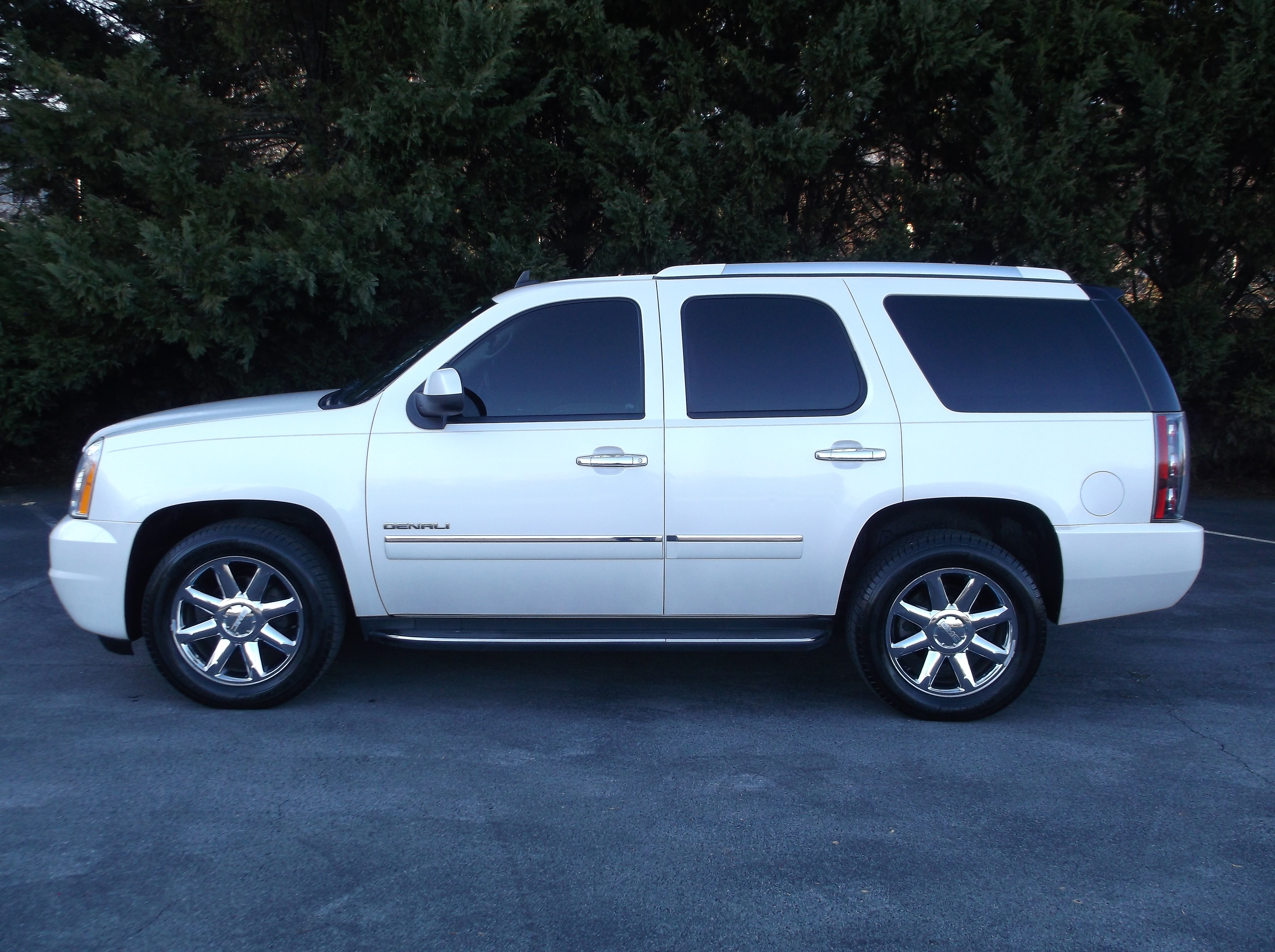 https://0201.nccdn.net/4_2/000/000/038/2d3/2011YukonDenaliWhite_0004-4608x3440.jpg